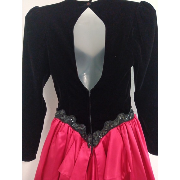 VTG Velvet Satin Dress Gown Size 6 Red Black Velvet 80's Rock Vampire Goth Retro - Picture 6 of 16